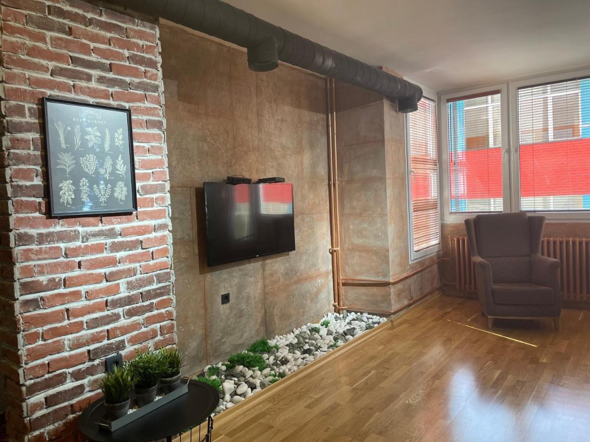 Industrial Magic On Pedestian Zone Apartment Скопие Екстериор снимка