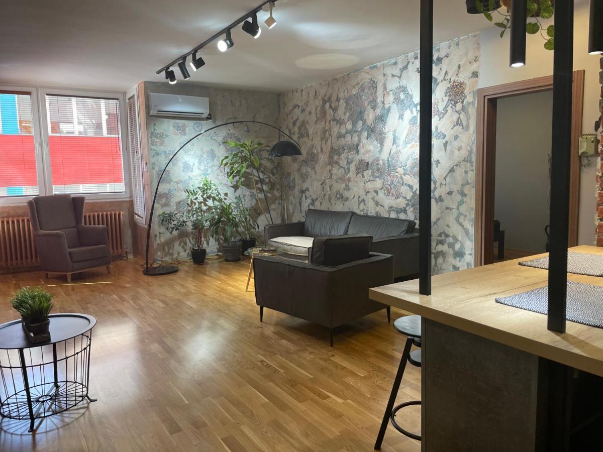 Industrial Magic On Pedestian Zone Apartment Скопие Екстериор снимка